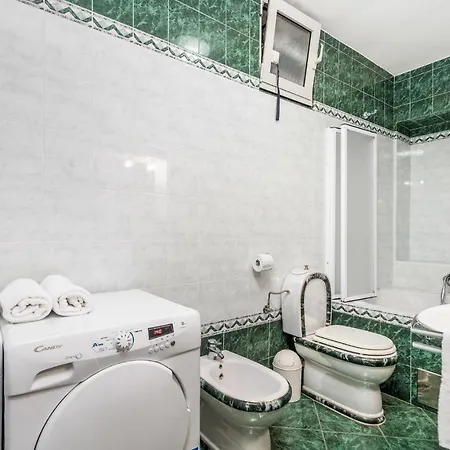 1 Bedroom Stunning In Apartment *
